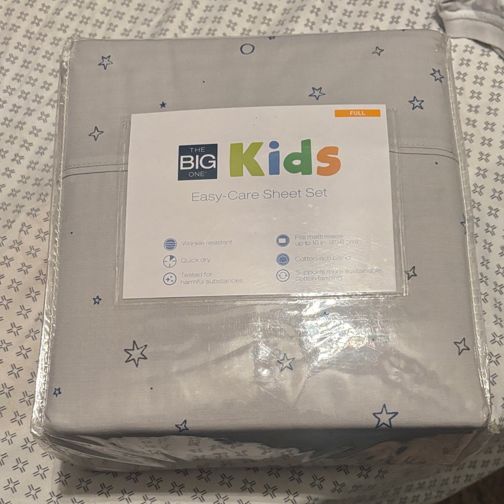 The Big One Kids Gray Star Easy-Care Sheet Set (FULL)